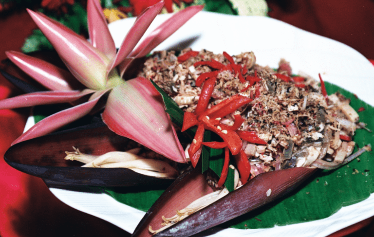 Jom buat Kerabu Jantung Pisang. Banyak khasiat jantung pisang ni, rugi siapa tak makan