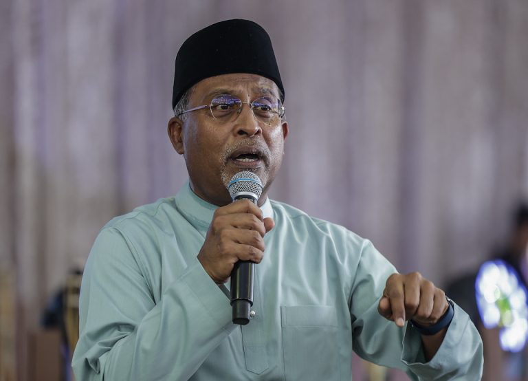 KPT pandang serius kejadian penuntut UUM maut dihimpit bas – Zambry