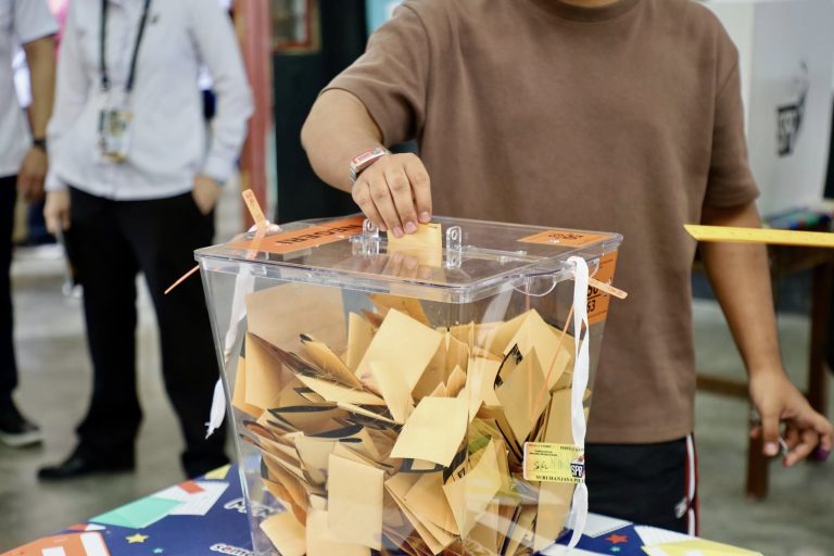 PRK Ayer Kuning: Peratusan mengundi cecah 50.18 peratus setakat 3 petang