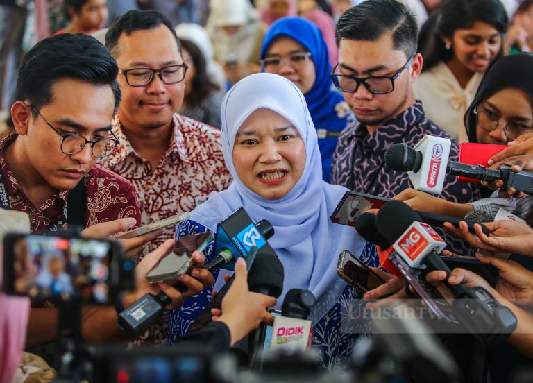 Raikan keputusan semua pelajar tanpa mengira keputusan SPM, kata Menteri Pendidikan