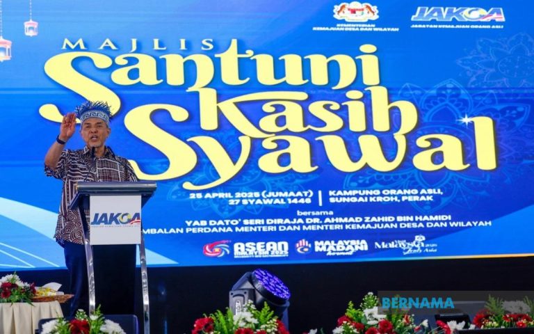 Hasrat PN gabung dengan UMNO hanya mimpi di siang hari – Ahmad Zahid