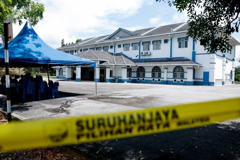 PRK Ayer Kuning: 2 pusat mengundi awal dibuka