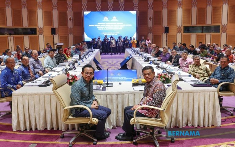 Kerajaan benarkan pertukaran majikan merentasi sektor – Saifuddin Nasution