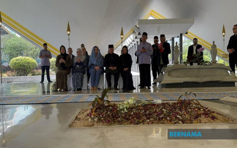 Presiden Kosovo lawat Makam Pahlawan, ziarah kubur Tun Abdullah