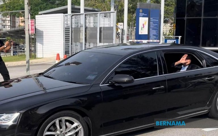 Ismail Sabri selesai beri keterangan hampir enam jam kepada SPRM