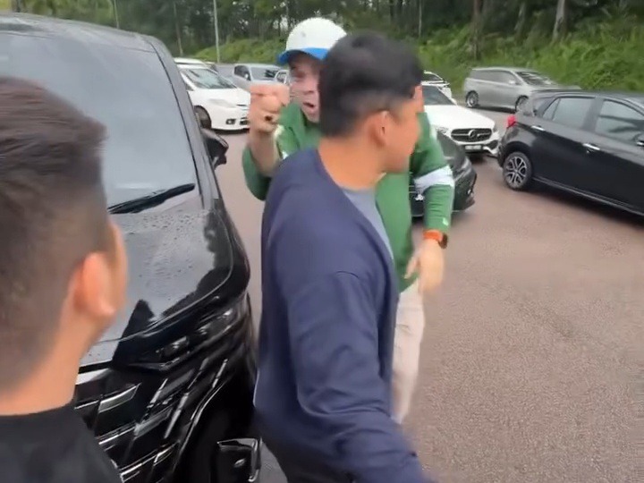 Bergaduh sebab berebut parkir, kata polis