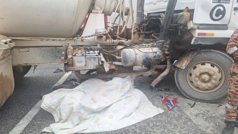 Remaja maut motosikal dinaiki bertembung lori simen