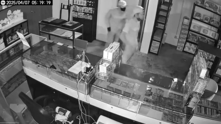Lelaki pecah masuk kedai gajet dicekup, rakan masih bebas diburu