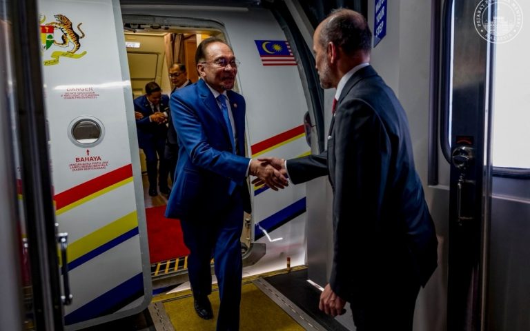 PM tiba di Singapura untuk lawatan kerja, sertai Dialog Shangri-La