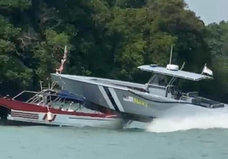 Bot TLDM hilang kawalan langgar bot pelancong ketika raptai LIMA ’25, tiada kemalangan jiwa