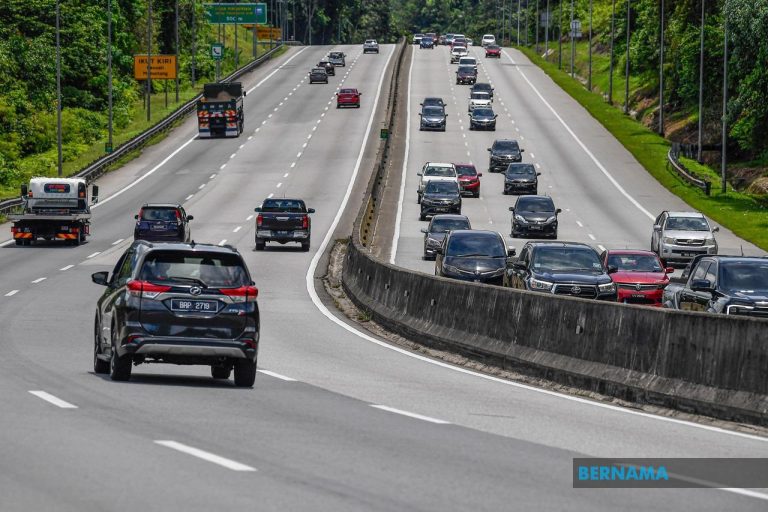 Aidiladha: Aliran trafik perlahan di lebuh raya utama, meningkat di Lebuh Raya KLK