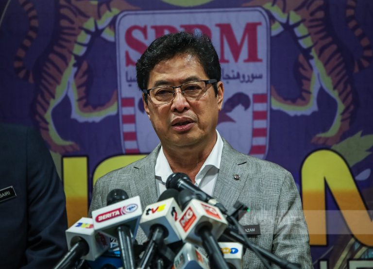 Siasatan terhadap Tun M masih berjalan – Azam Baki