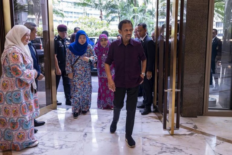 Sultan Hassanal Bolkiah dibenar keluar IJN, berehat di KL