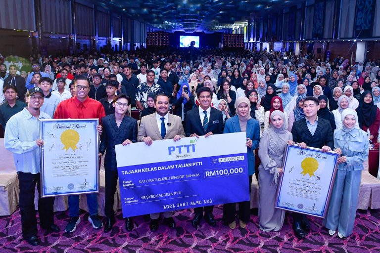 Himpun lebih 4,000 calon SPM menerusi Road Tour Mula Awal Skor A+ SPM PTTI, kehadiran Syed Saddiq, Bella Astillah & barisan personaliti terkenal suntik semangat serta inspirasi
