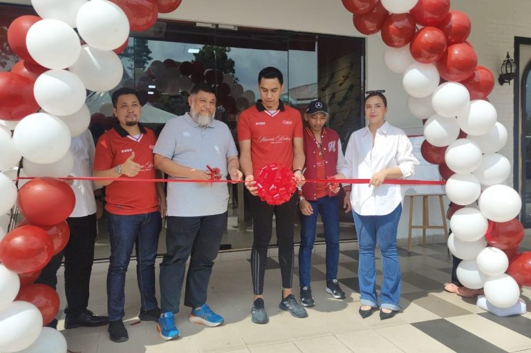 Muezza lancar proshop, kedai memanah bertaraf dunia pertama milik bumiputera. Diana Danielle dilantik sebagai ikon
