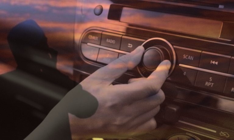 Semuanya kerana laungan azan dari radio. Jika tidak, mungkin nyawa wanita ini sudah berakhir
