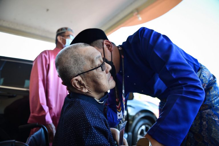 Bapa Dr Akmal Saleh meninggal dunia