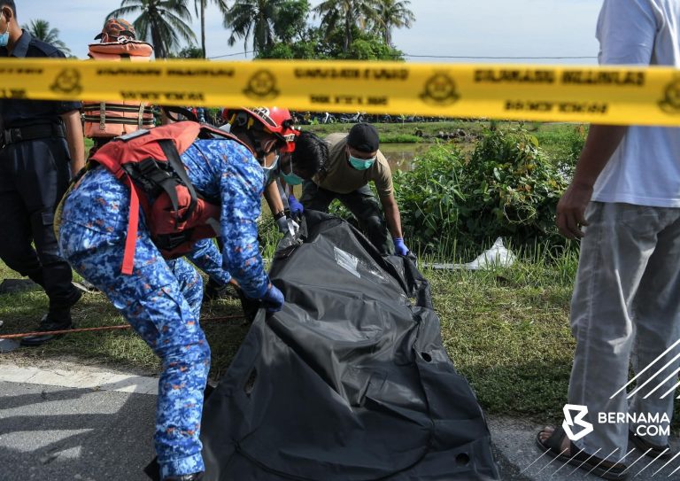 Jasad 6 beranak ditemukan pada bahagian belakang kiri kereta, dipercayai cuba keluar