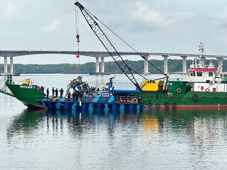 Bangkai helikopter PDRM berjaya diapungkan