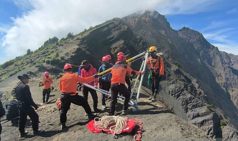 syahid jatuh dari gunung