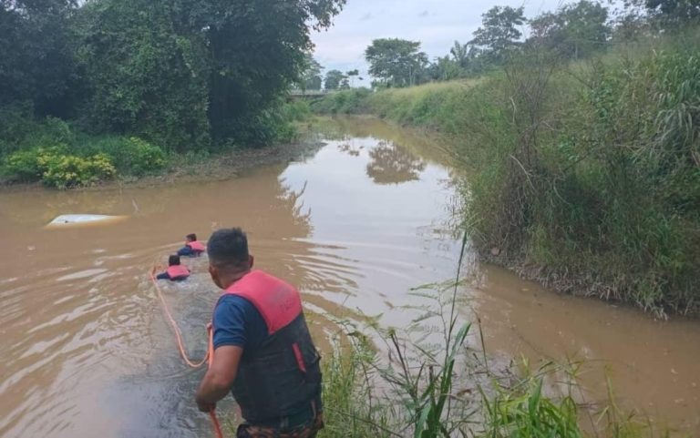 Lelaki hilang, kereta terjunam di sungai: Keluarga sangka gurauan