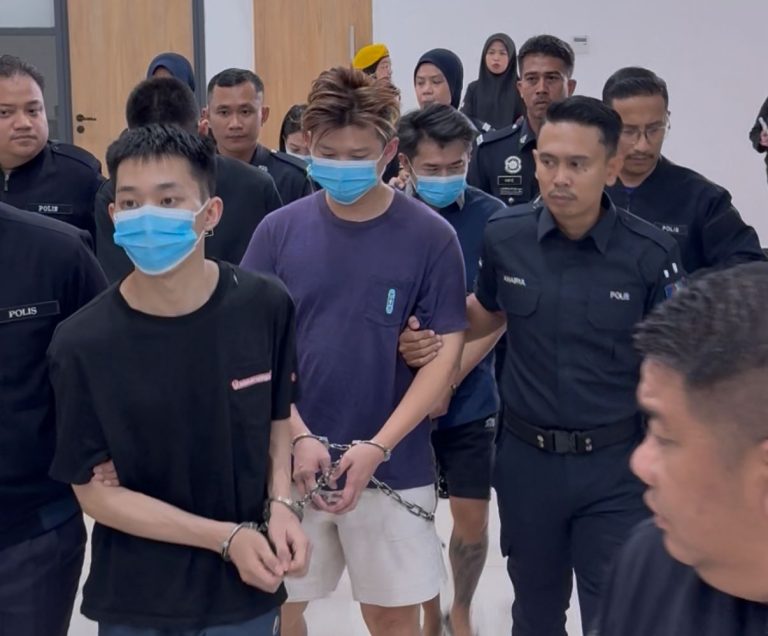 5 termasuk 4 warga asing didakwa edar lebih 2kg kokain, cecair MDMA