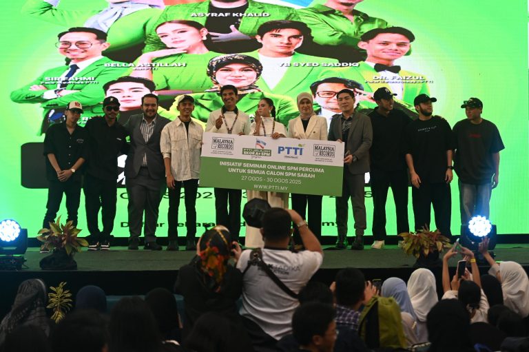 Lebih 4,000 Calon SPM Terima Suntikan Semangat Daripada Syed Saddiq, Bella Astillah & MK K-Clique
