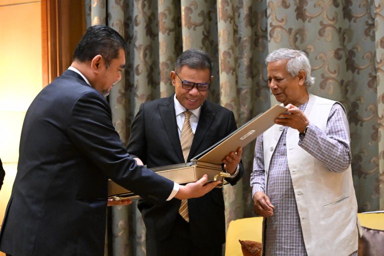 MEV mudahkan pekerja sah Bangladesh pulang dan kembali ke Malaysia – Saifuddin