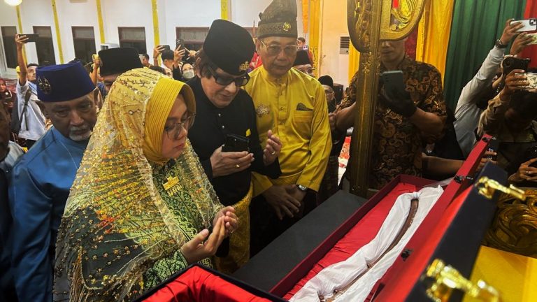 Mahkota Siak kembali ke bumi Riau, 80 tahun ‘disimpan’ di Jakarta