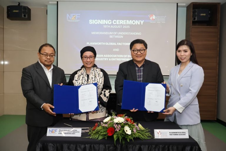 DARI kiri Farid Nor (Naib presiden 1 NEF), Lilyana Latiff (Presiden NEF), Datuk Andy Kuek (Ketua Pegawai Eksekutif Planworth dan Elaine Lim (Pengarah Eksekutif Planworth)