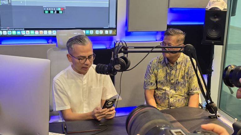 Peduli Radio jadi medium baharu isu komuniti dan hiburan. Radio pertama di Malaysia berteraskan agenda masyarakat