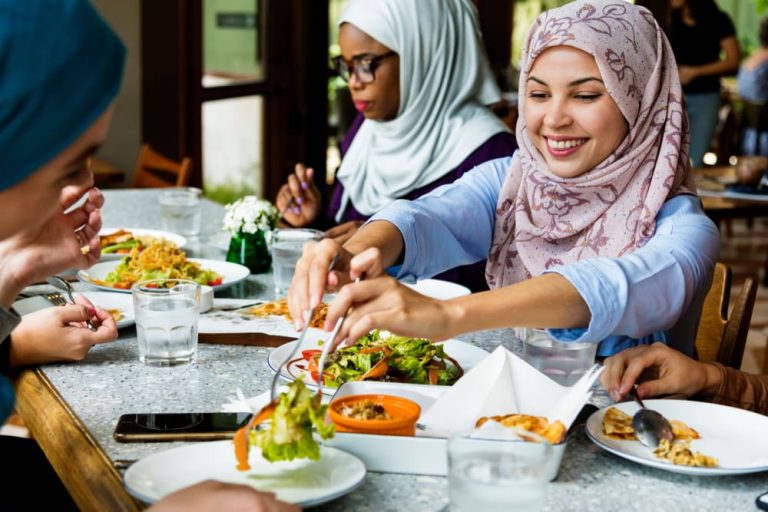 Adab makan seperti Rasulullah