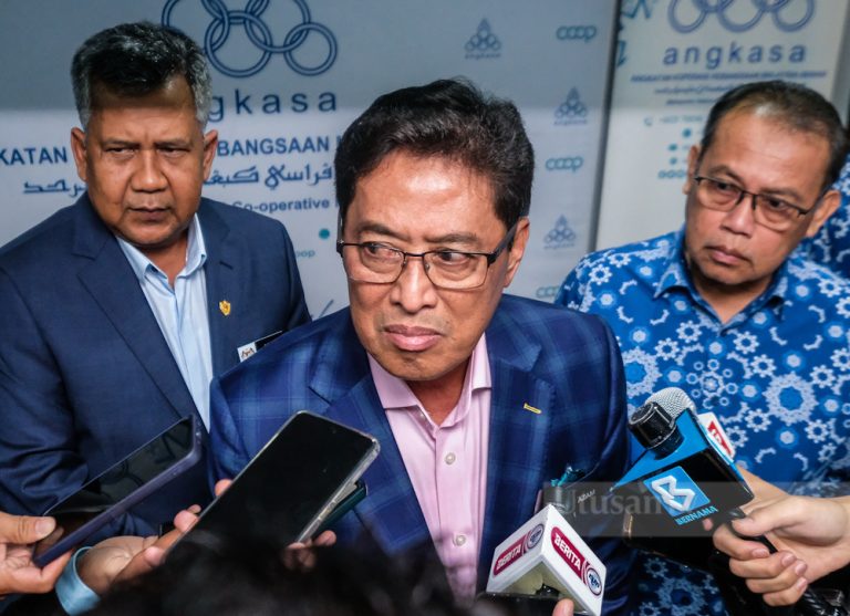Azam Baki saman Bloomberg jika gagal jawab LOD