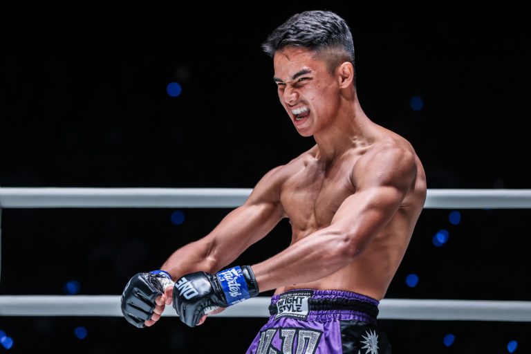 Jojo mudah tundukkan Zakaria menerusi kemenangan TKO