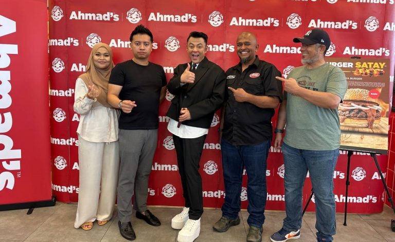 Lancar cawangan ke-44, Ahmad’s Fried Chicken perkenal menu baru Burger Satay