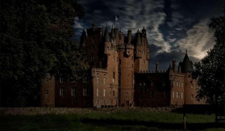 Raksasa, judi syaitan, wanita tanpa lidah. Misteri & legenda di sebalik istana paling berhantu di Scotland