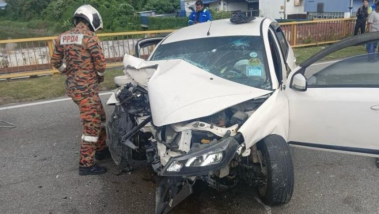 Lelaki maut, isteri dan tiga anak parah Proton Saga FLX langgar tiang elektrik