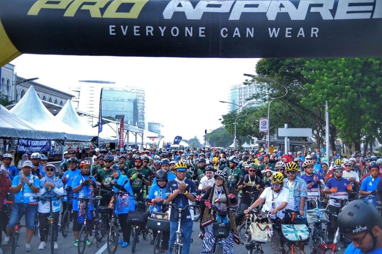 Lebih 1,000 pengayuh serikan Himpunan Mega Basikal Lipat Kebangsaan 4.0 di Putrajaya termasuk peserta dari luar negara!