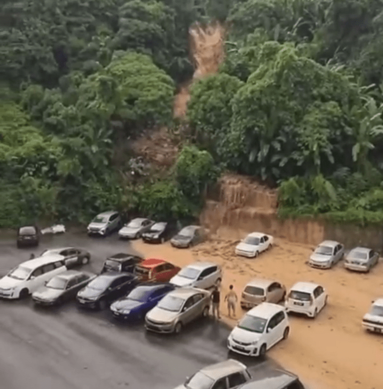 12 kereta terjejas akibat tanah runtuh skala sederhana di Paya Terubong