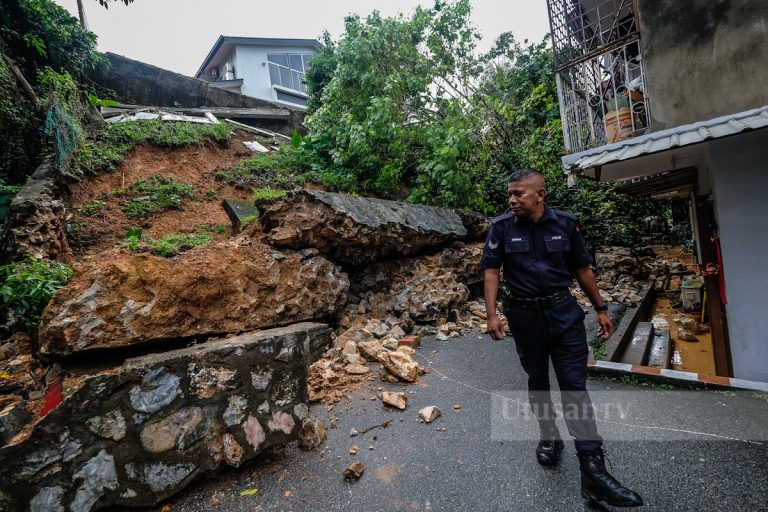 Tanah runtuh di Seputeh, dua blok pangsapuri kos rendah diarah dikosongkan