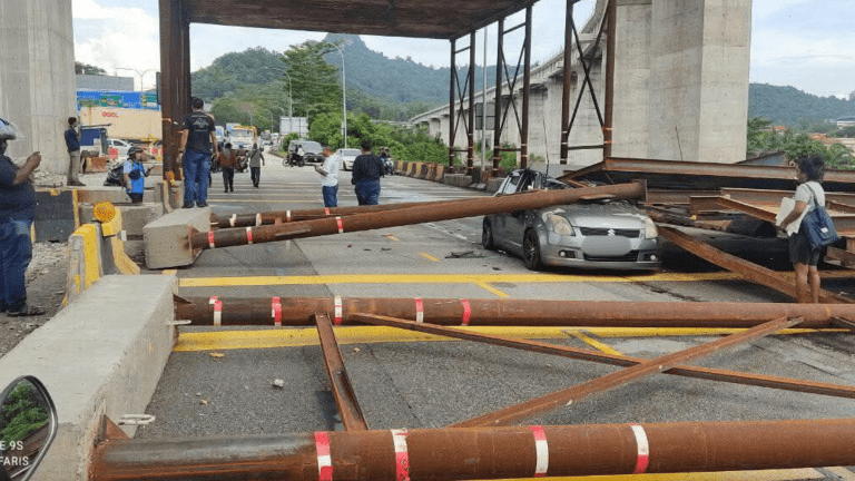 Wanita berdepan detik cemas, Suzuki Swift dihempap runtuhan binaan ECRL di MRR2