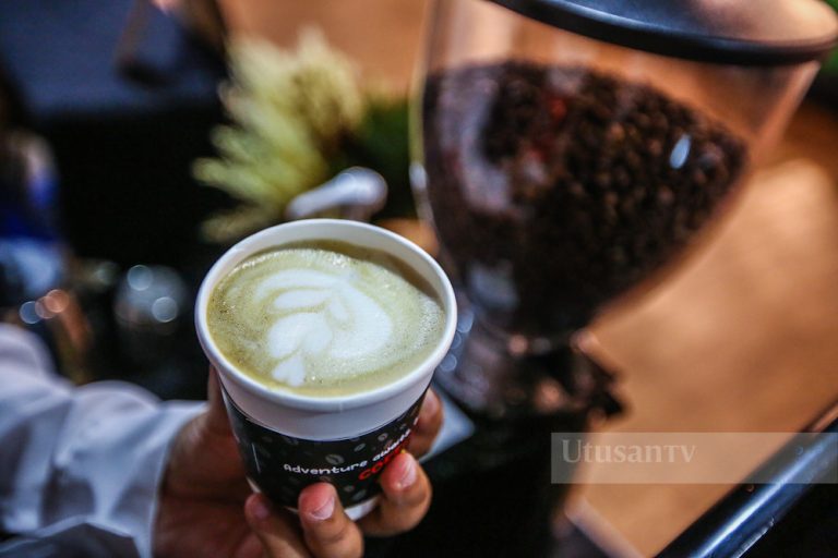Coffeezone perkenal teknik cetakan seni latte moden pertama di Malaysia