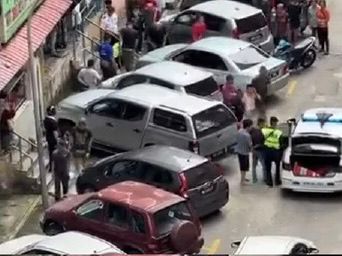 Warga asing bertindak agresif guna senjata tajam ditahan