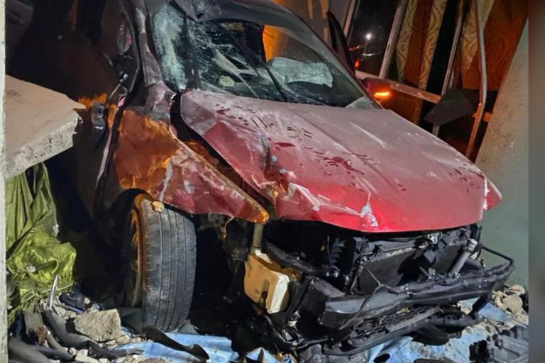 Pemandu tiada lesen cedera, Proton Preve rempuh rumah