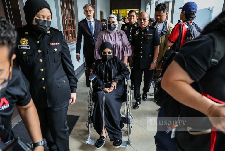 Terima wang haram RM77,000, isteri ketiga bekas PTD didakwa