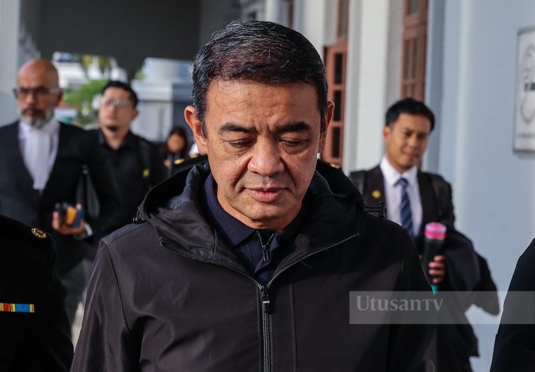 Bekas PTD mengaku tak bersalah terima wang haram lebih RM2.12 juta