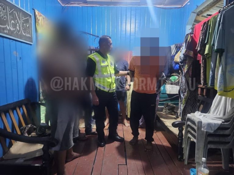 Jijik! Buruh ditahan rakam video anak tiri dalam bilik air