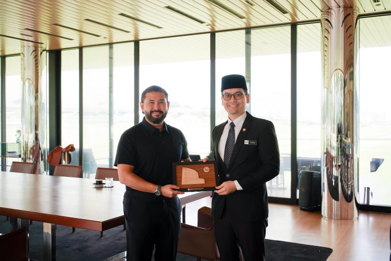 Taufiq hargai sokongan Tunku Mahkota Ismail dalam pembangunan sukan negara