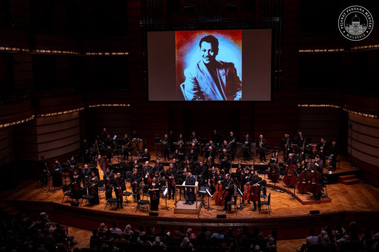 PM luang masa tonton Konsert Live P. Ramlee Madu Tiga