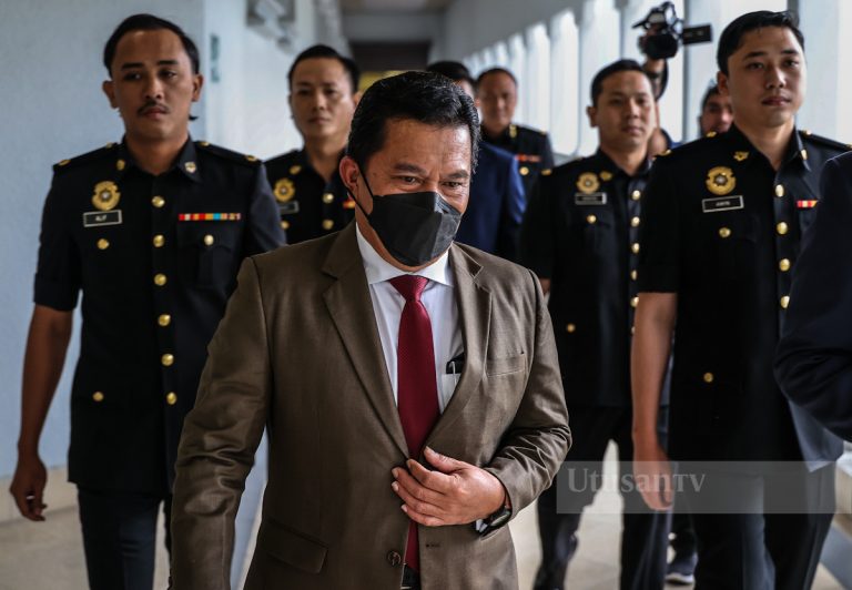 Bekas Ketua Pengarah Perisikan Pertahanan mengaku tidak bersalah terima suapan wang ringgit